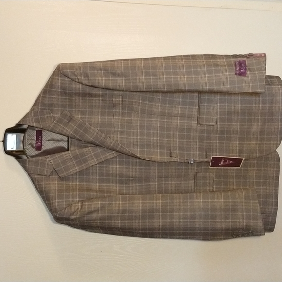 Men's Suit - Picture 4 of 4